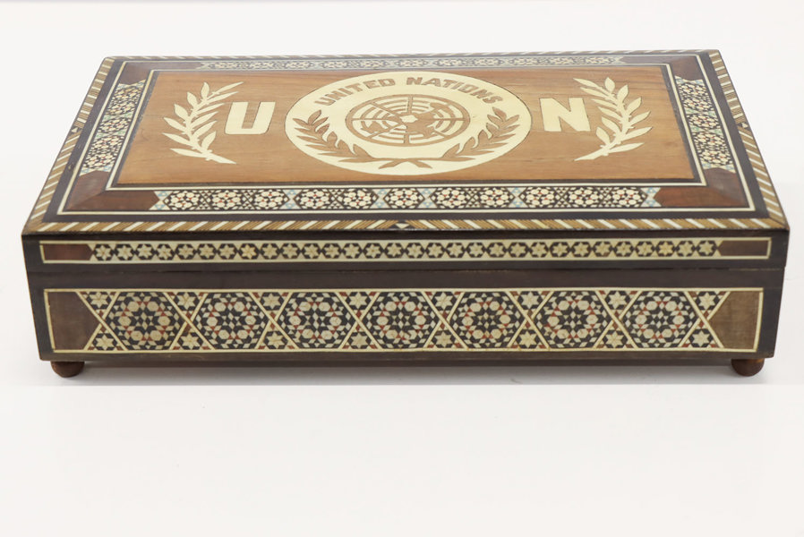 Vintage United Nations Mellan Öster Souvenir
låda, Damascus 1974-1975 _22961a_lg.jpeg
